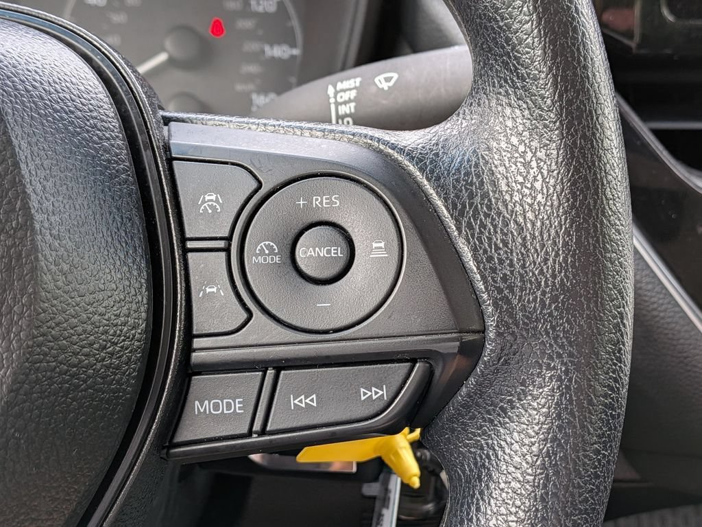 Used 2025 Toyota Corolla LE FWD image 27
