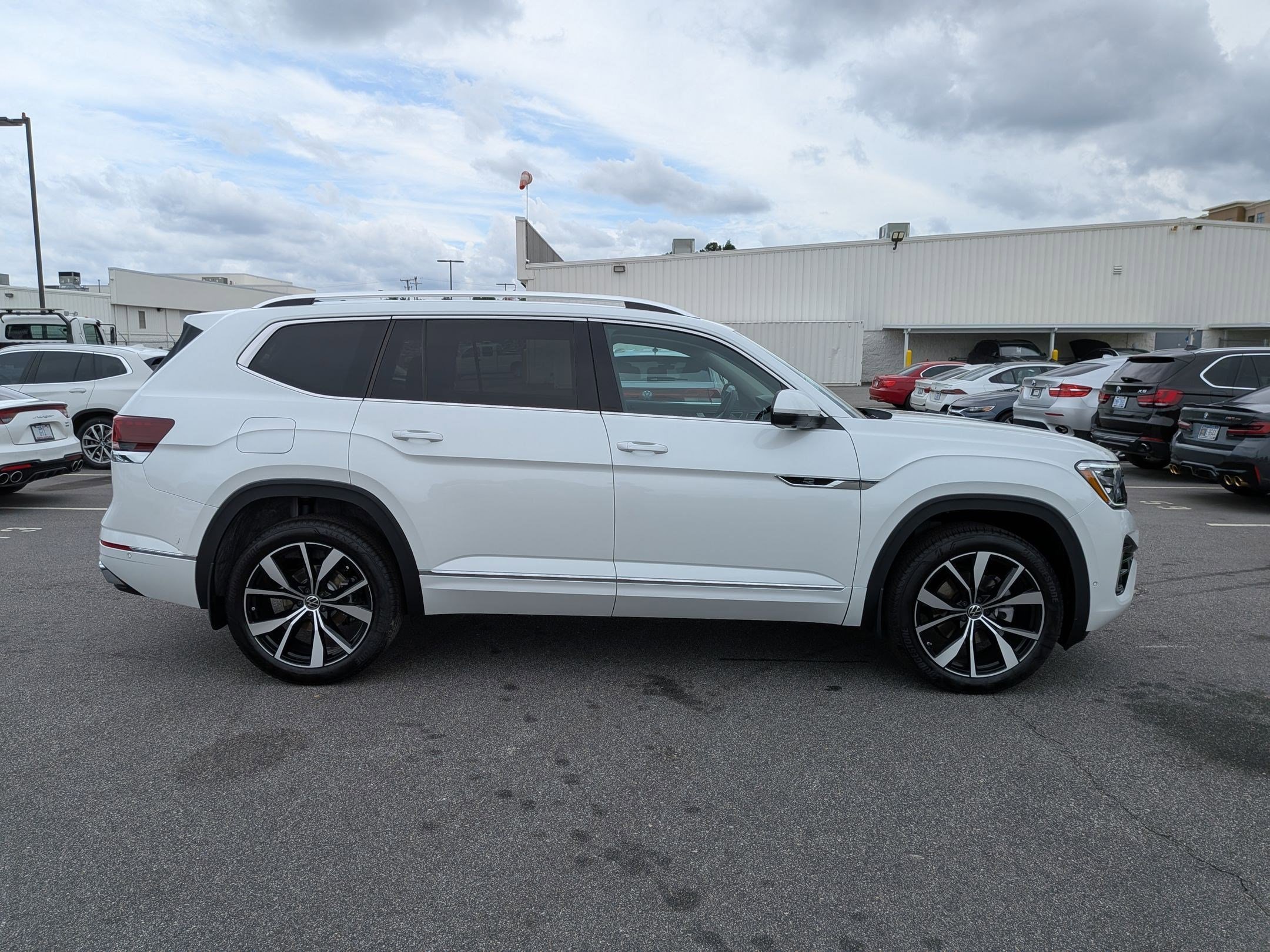 New 2026 Volkswagen Atlas SEL Premium R-Line AWD/4WD image 2
