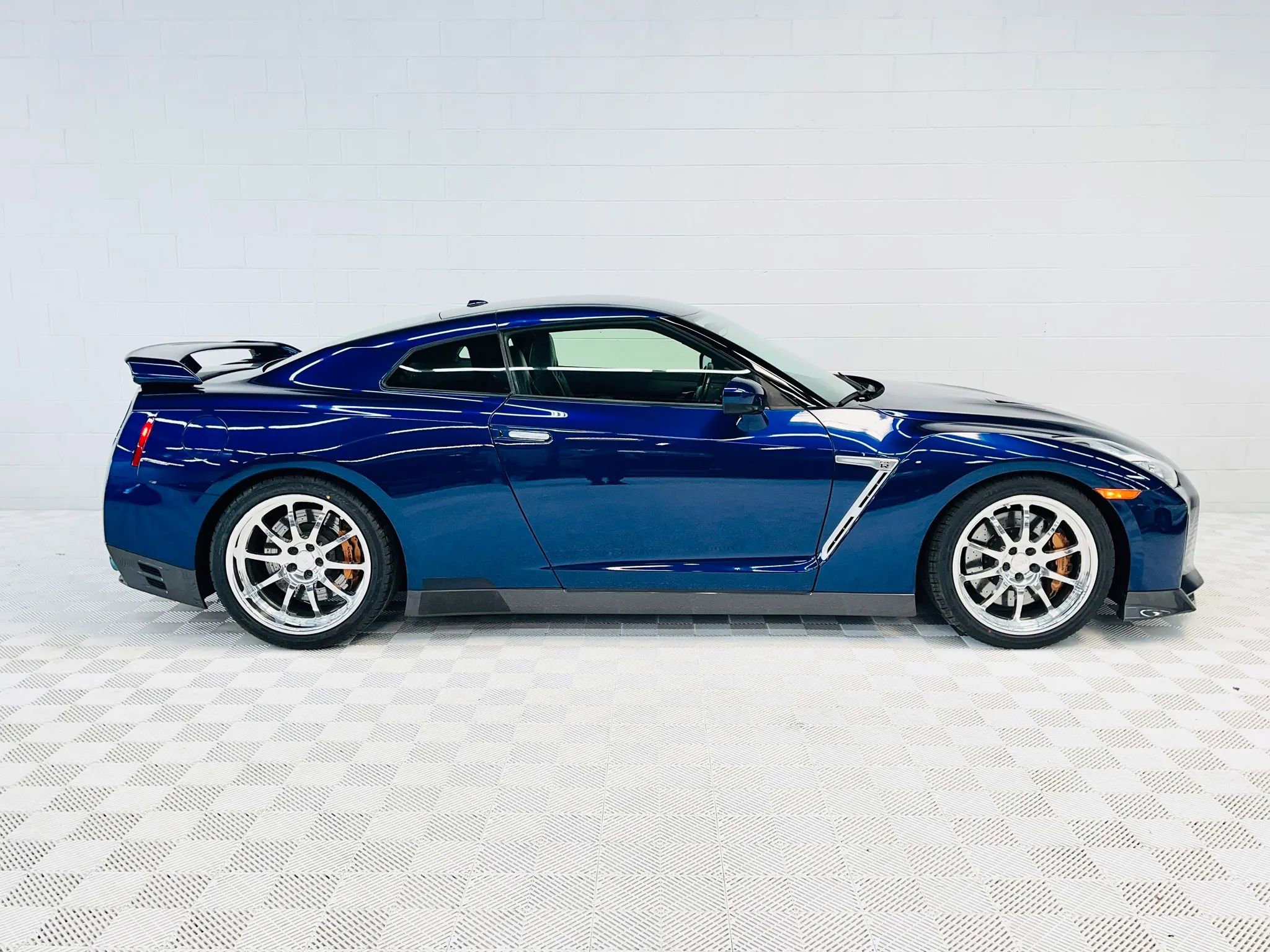 Used 2015 Nissan GT-R Premium image 25