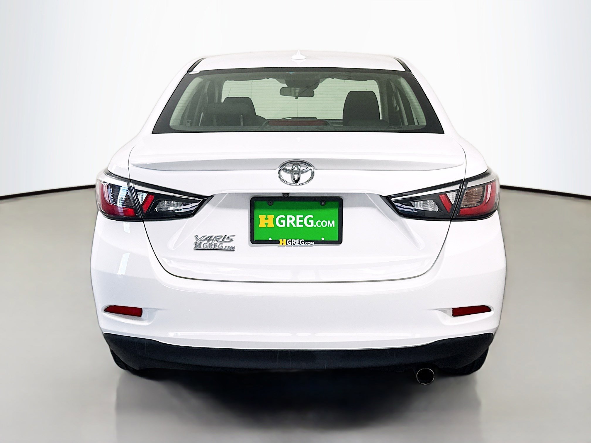 Used 2019 Toyota Yaris LE image 8