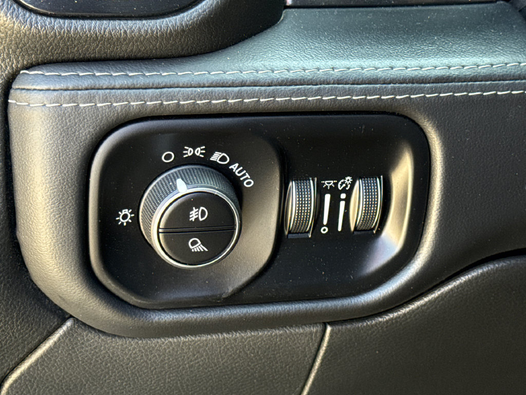 Used 2022 RAM 3500 Limited AWD/4WD image 21
