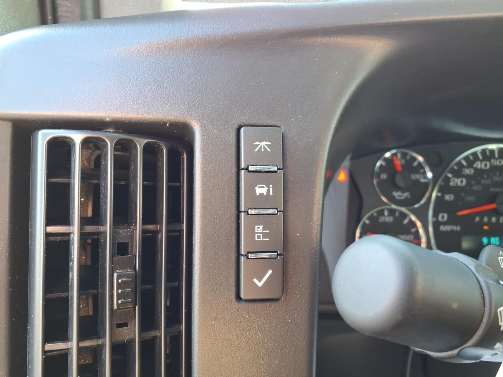 New 2026 Chevrolet Express 2500 w/ Communications Package RWD image 20