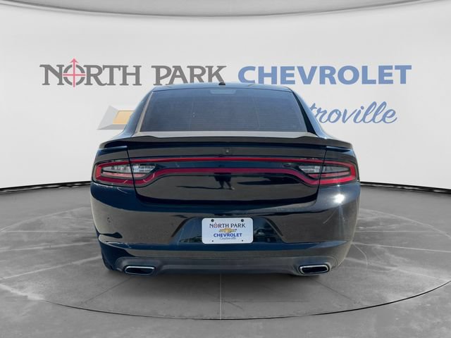 Used 2018 Dodge Charger SXT RWD image 4