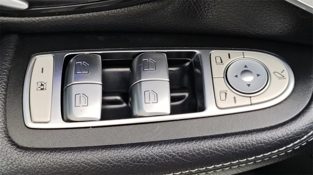 Used 2022 Mercedes-Benz GLC 300 4MATIC image 10