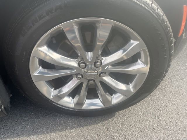 Used 2015 Chrysler 300 Limited w/ Driver Convenience Group image 8