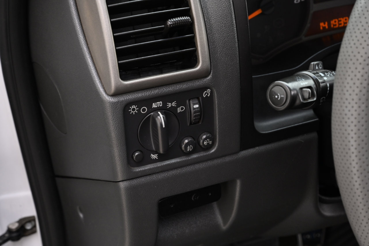 Used 2004 Chevrolet Colorado LS image 19