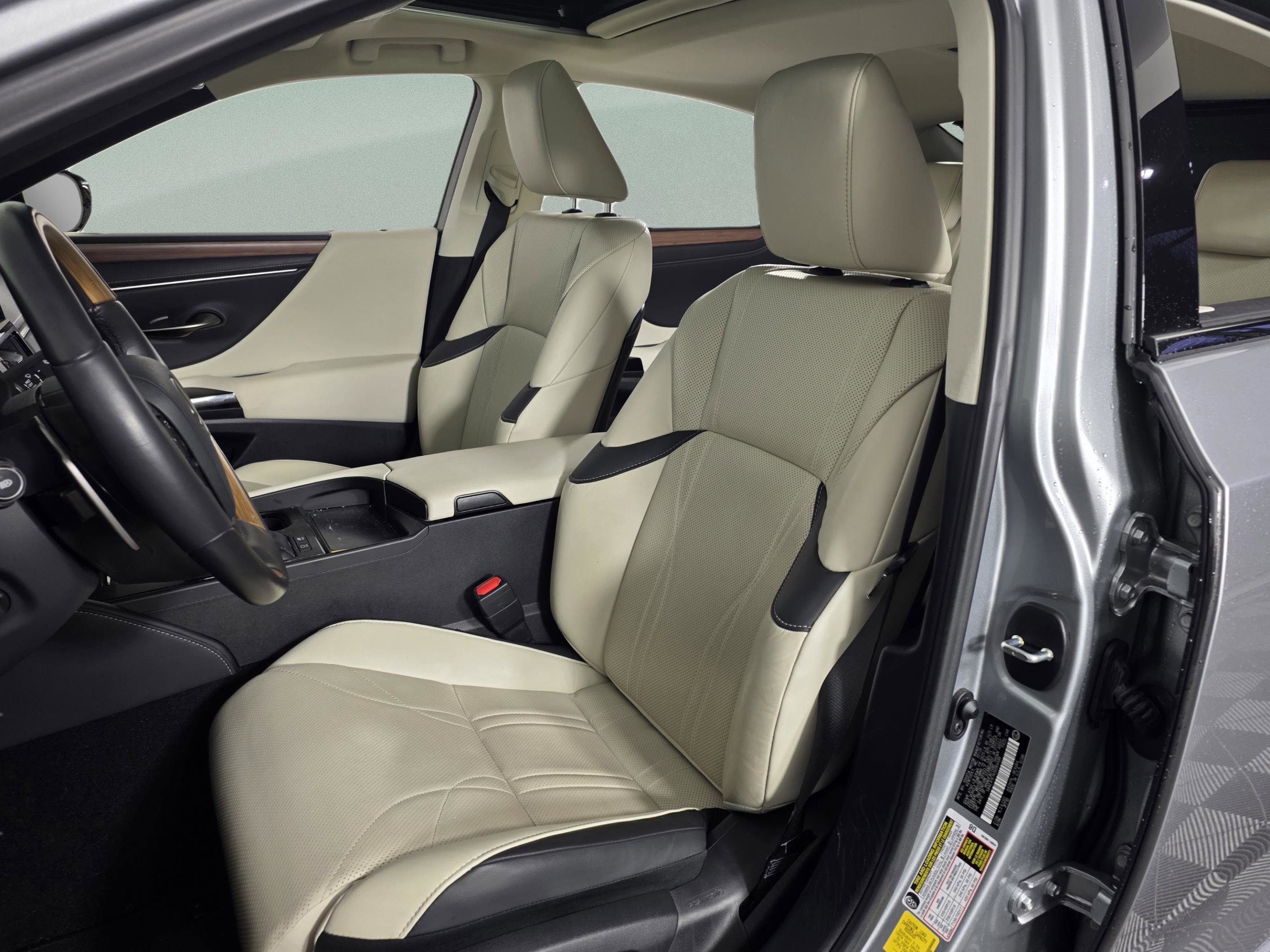 Certified 2025 Lexus ES 300h w/ Technology Package image 13