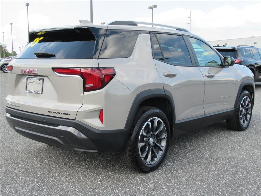 Used 2025 GMC Terrain Elevation w/ Elevation Premium Package AWD/4WD image 6