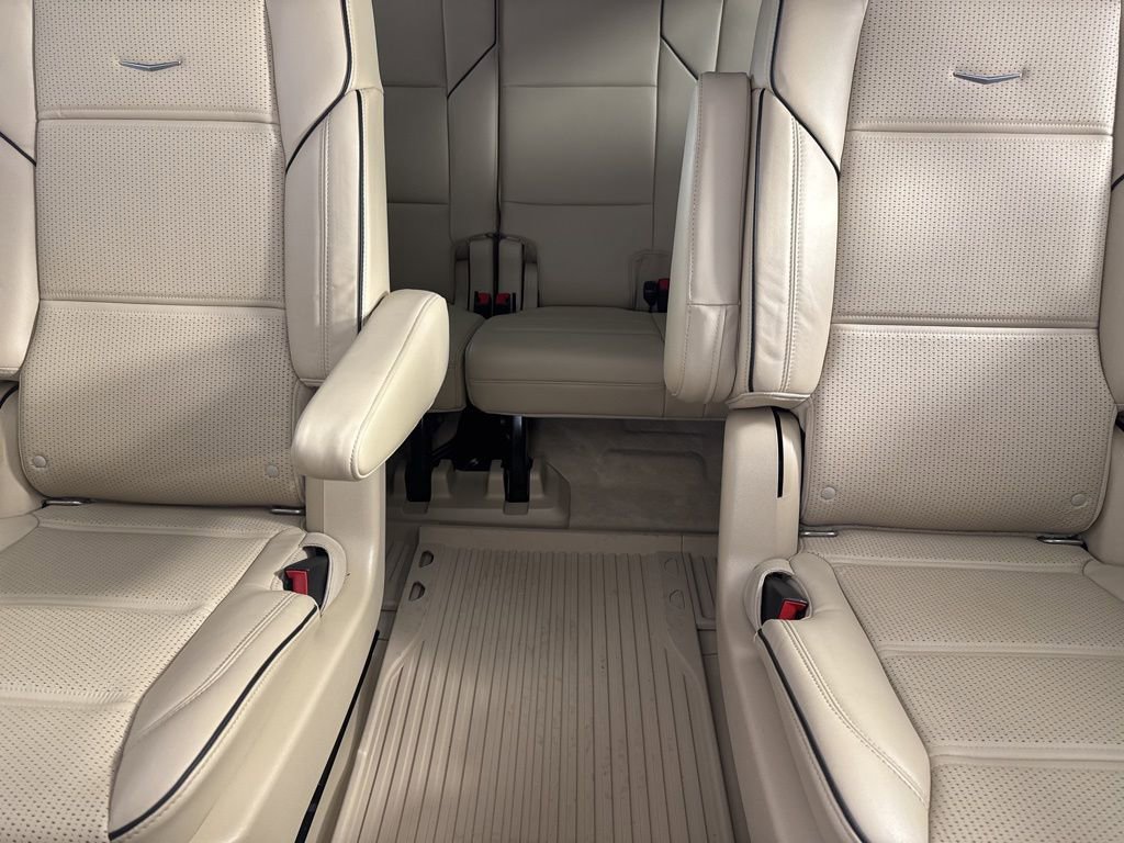 Used 2021 Cadillac Escalade Premium Luxury w/ Performance Package image 18