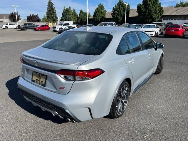 Used 2020 Toyota Corolla SE w/ SE Premium Package FWD image 4