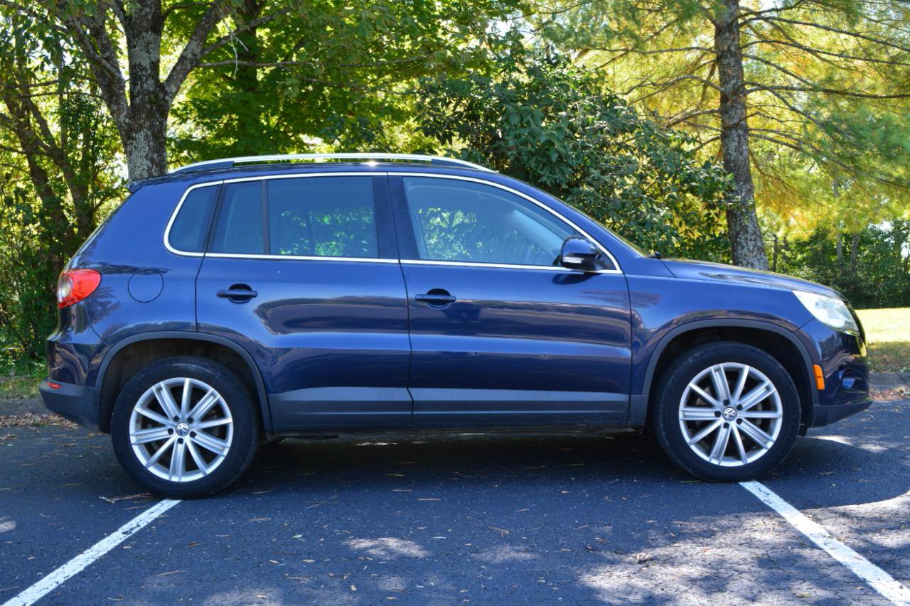 Used 2011 Volkswagen Tiguan S image 4