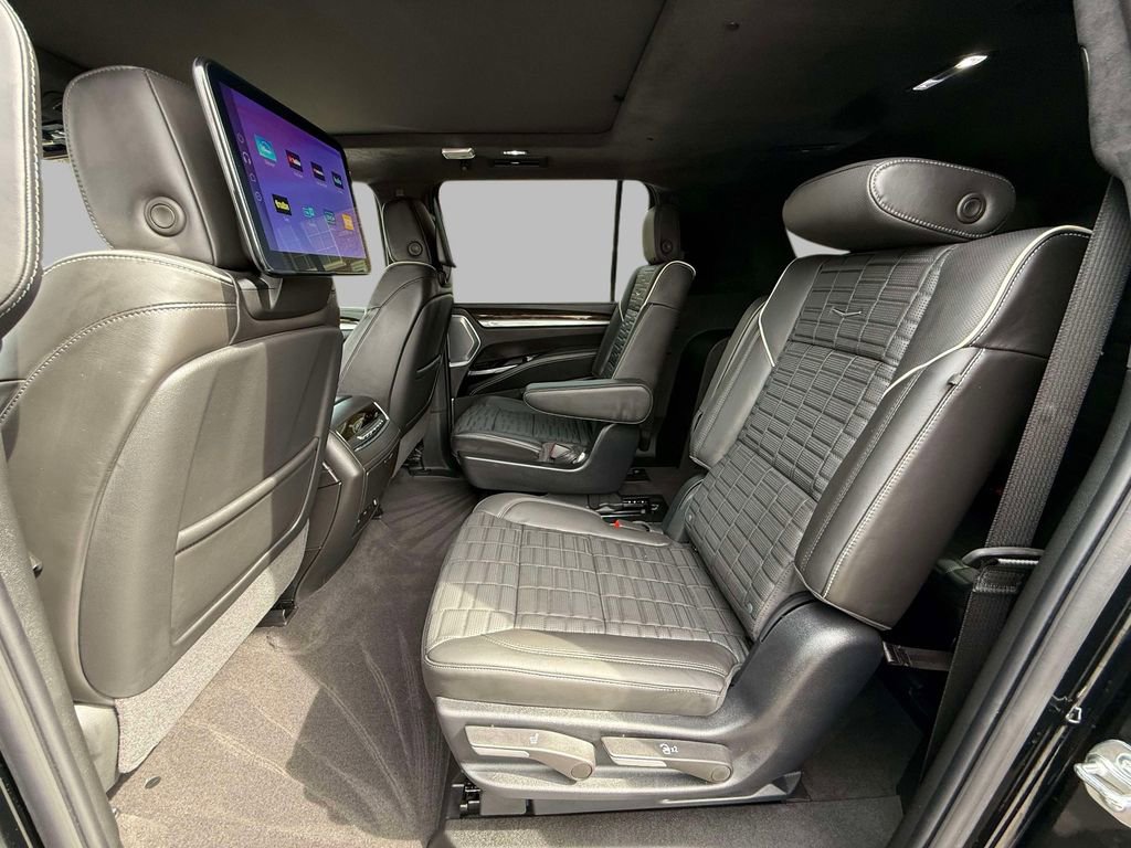 Used 2025 Cadillac Escalade ESV Premium Luxury Platinum image 20