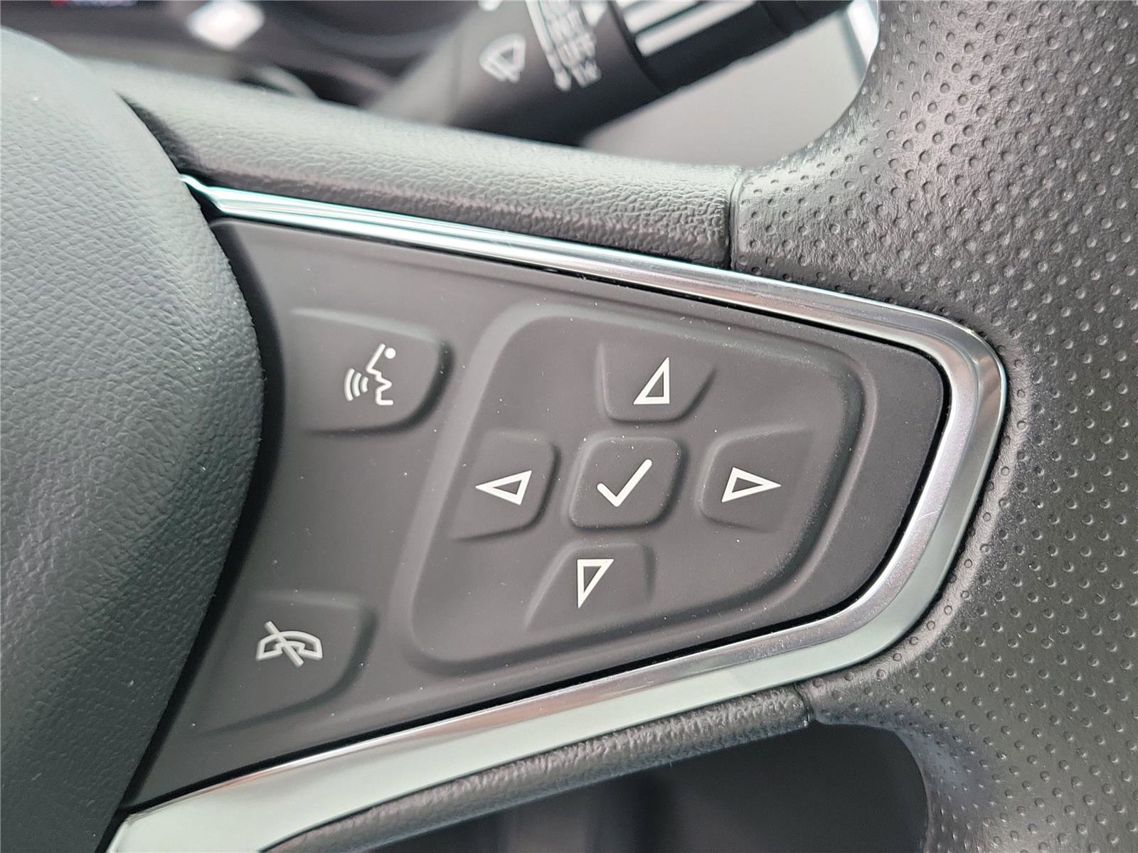 Used 2024 Chevrolet Equinox LS w/ LS Convenience Package image 22