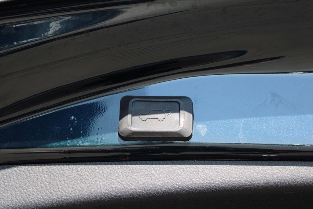 Used 2018 Toyota RAV4 XLE image 11