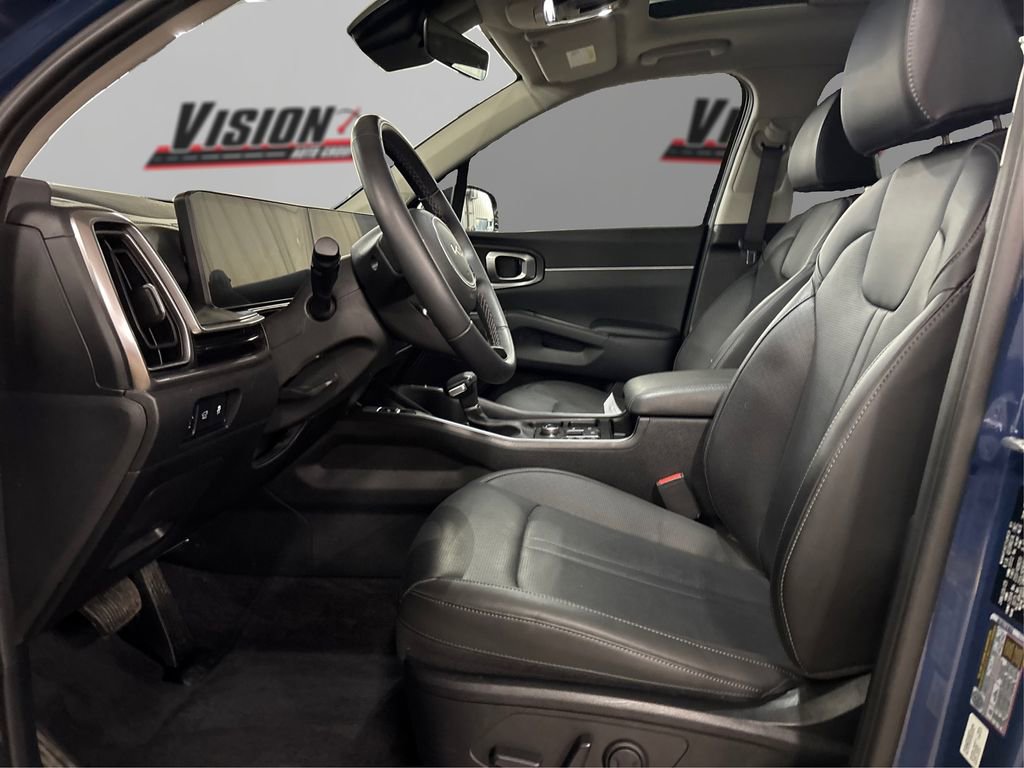 Certified 2025 Kia Sorento EX w/ Panoramic Sunroof Package image 9