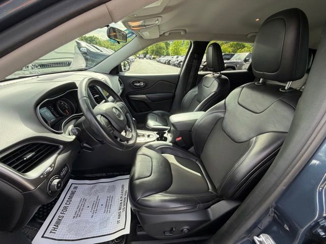 Used 2019 Jeep Cherokee Latitude Plus w/ Cold Weather Group AWD/4WD image 31