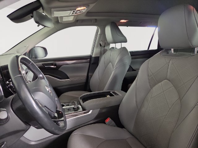 Used 2021 Toyota Highlander Platinum AWD/4WD image 13