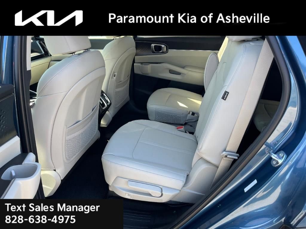 Certified 2025 Kia Sorento EX image 17