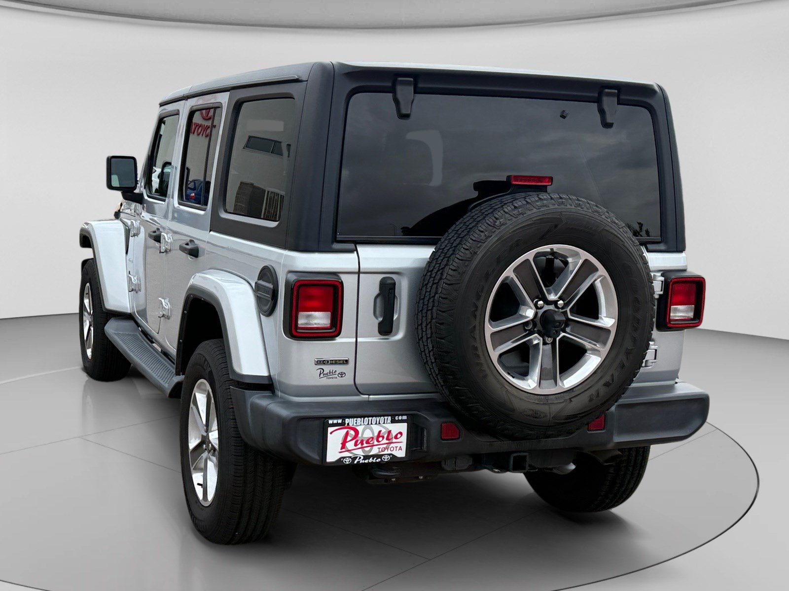 Used 2022 Jeep Wrangler Unlimited Sahara w/ Cold Weather Group AWD/4WD image 3