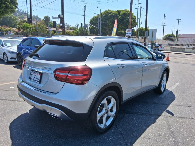 Used 2018 Mercedes-Benz GLA 250 4MATIC w/ Premium Package image 6