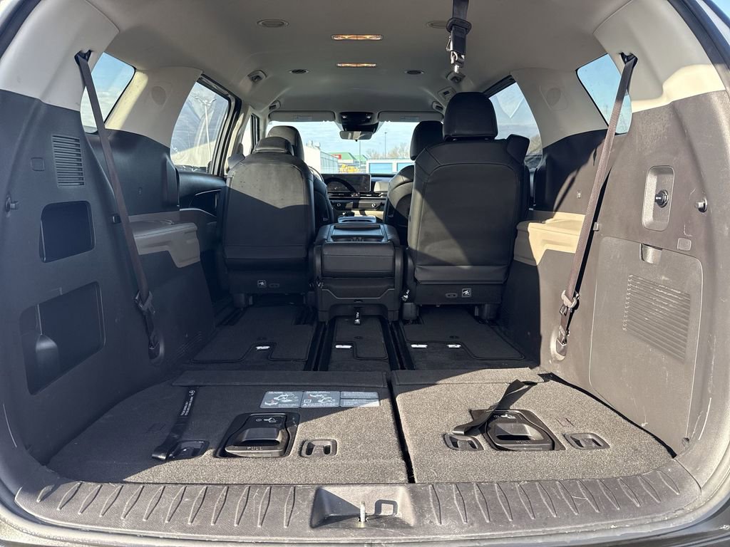 Used 2025 Kia Carnival image 24