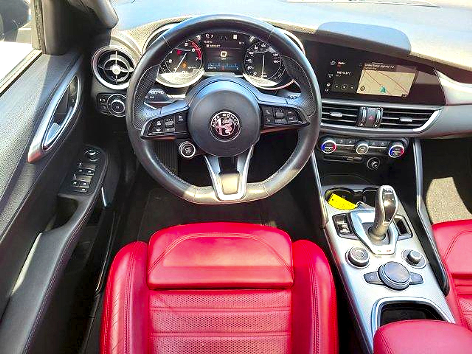 Used 2023 Alfa Romeo Giulia Veloce RWD image 17
