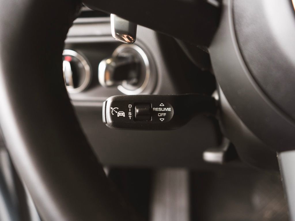 Used 2025 Porsche Macan image 20