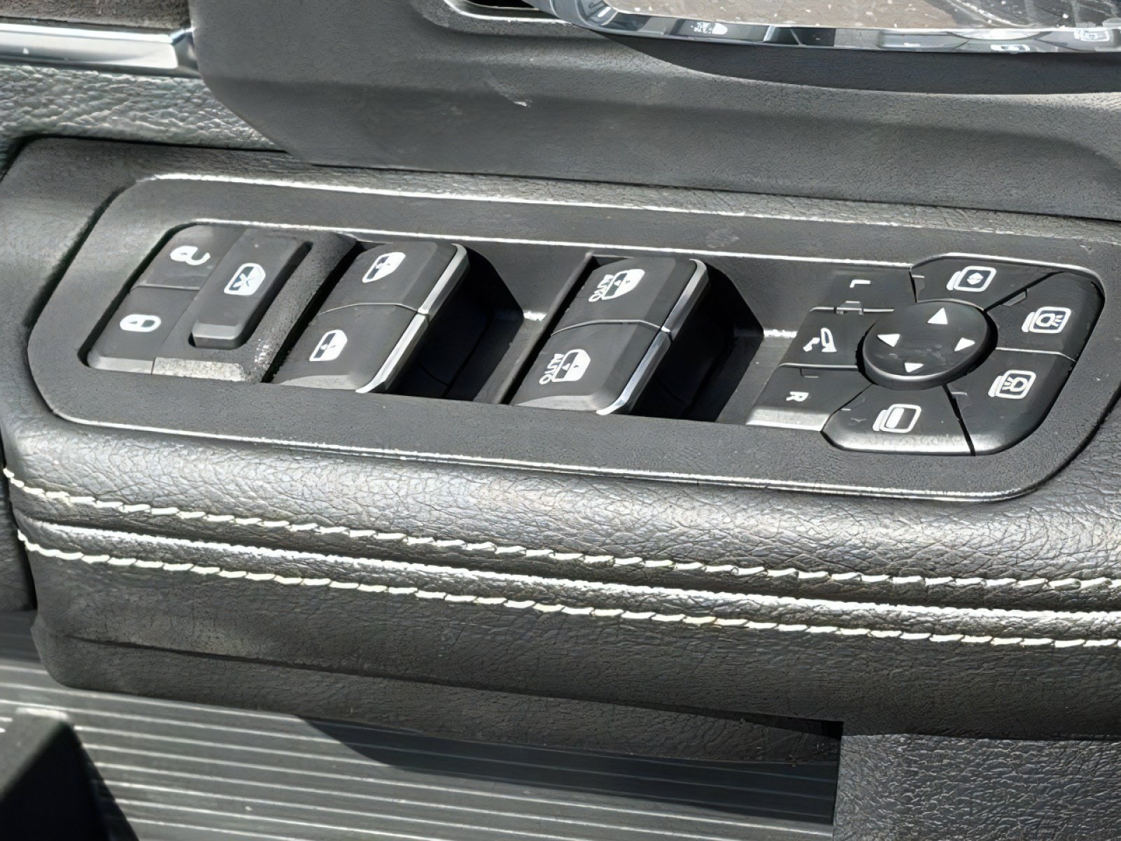 New 2027 RAM 2500 Laramie w/ Night Edition AWD/4WD image 17