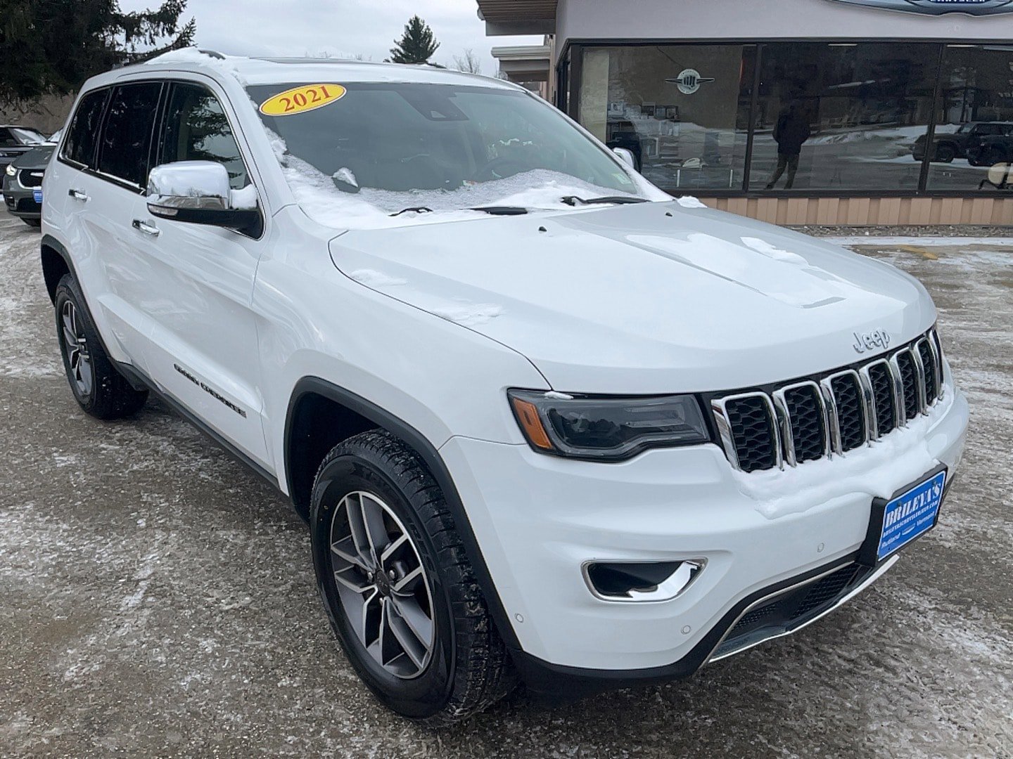 Certified 2021 Jeep Grand Cherokee Limited w/ Luxury Group II AWD/4WD image 3