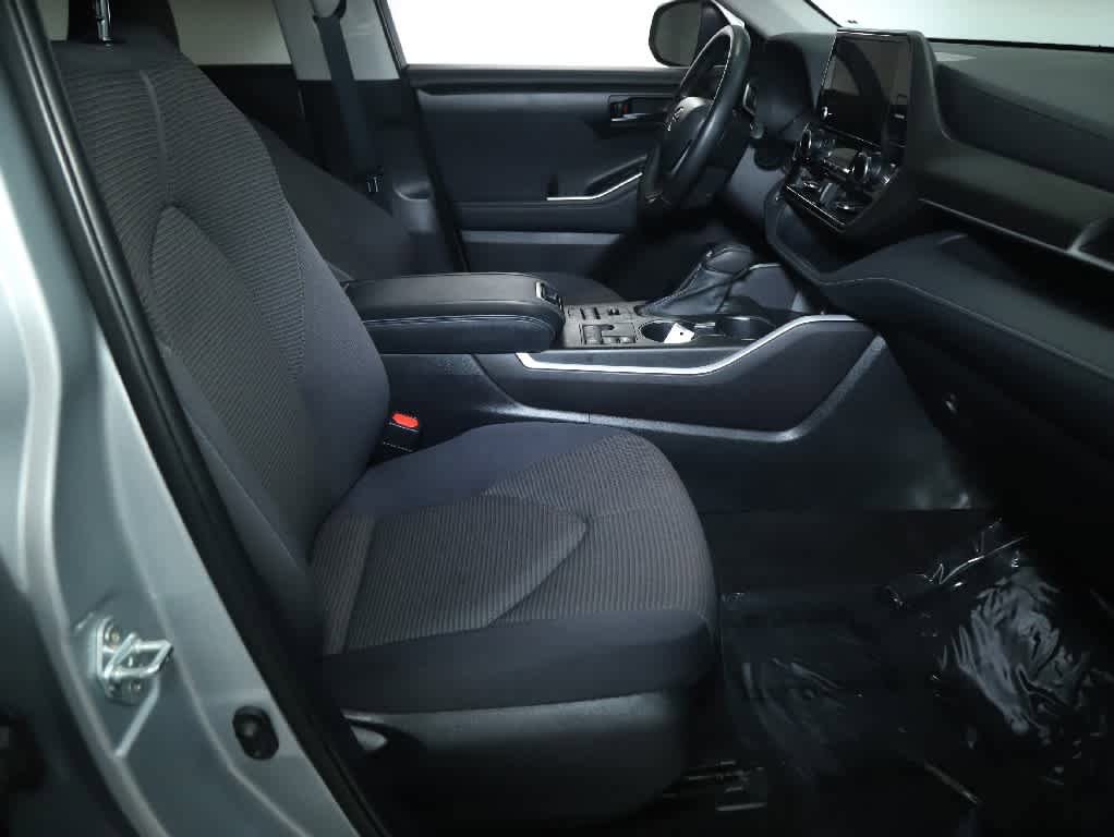 Used 2023 Toyota Highlander LE AWD/4WD image 36
