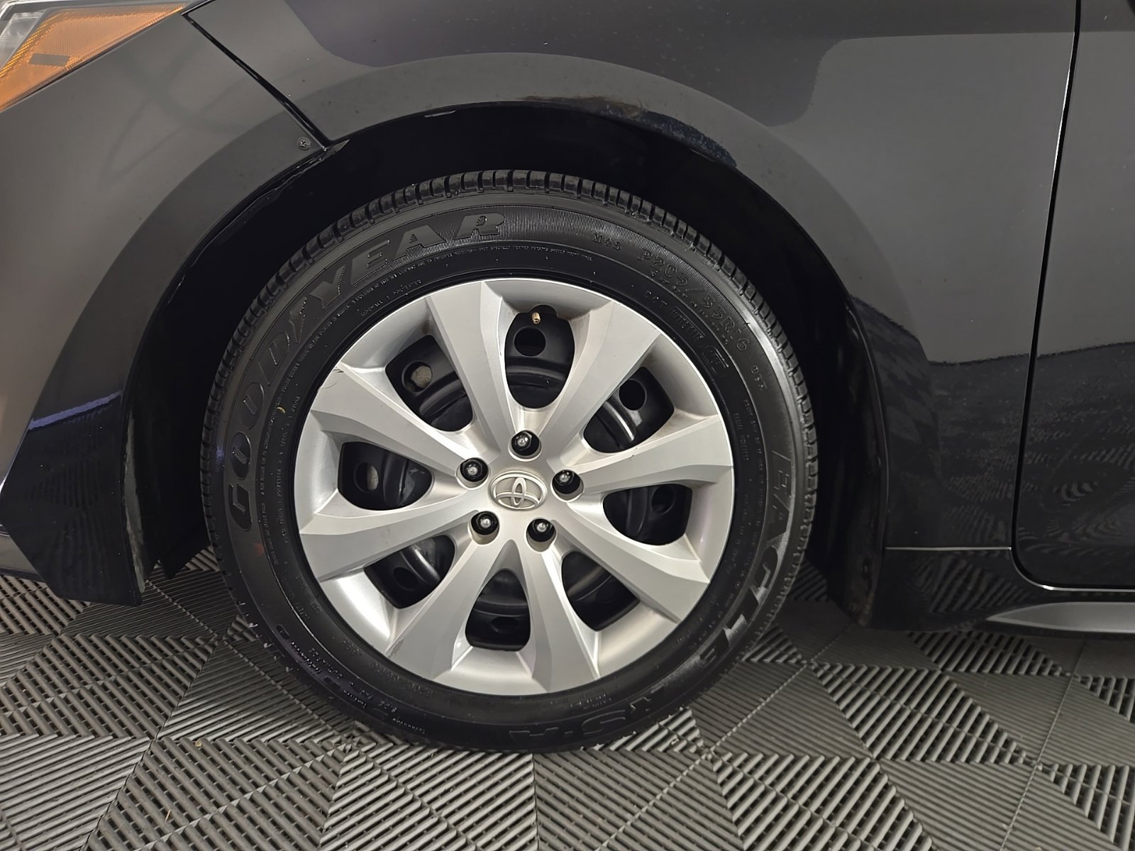 Used 2023 Toyota Corolla LE FWD image 7