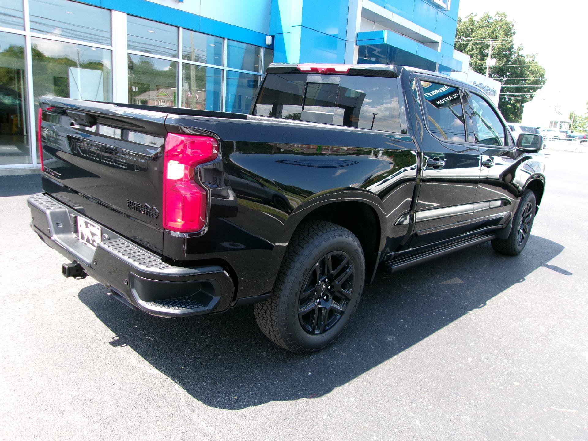 New 2026 Chevrolet Silverado 1500 High Country w/ Midnight Edition AWD/4WD image 3