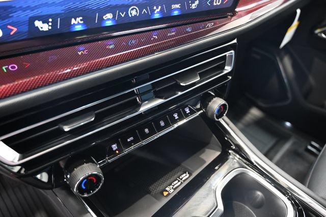 New 2026 Chevrolet Traverse Z71 w/ Enhanced Driving Package AWD/4WD image 18