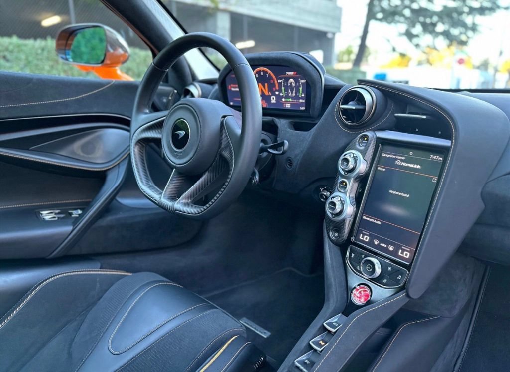 Used 2021 McLaren 720S Performance RWD image 18