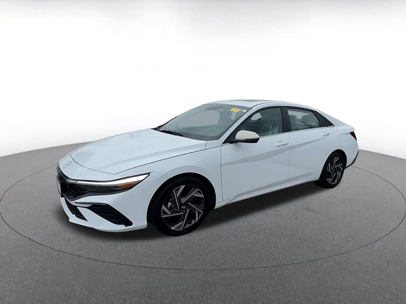 Used 2025 Hyundai Elantra Limited FWD image 8