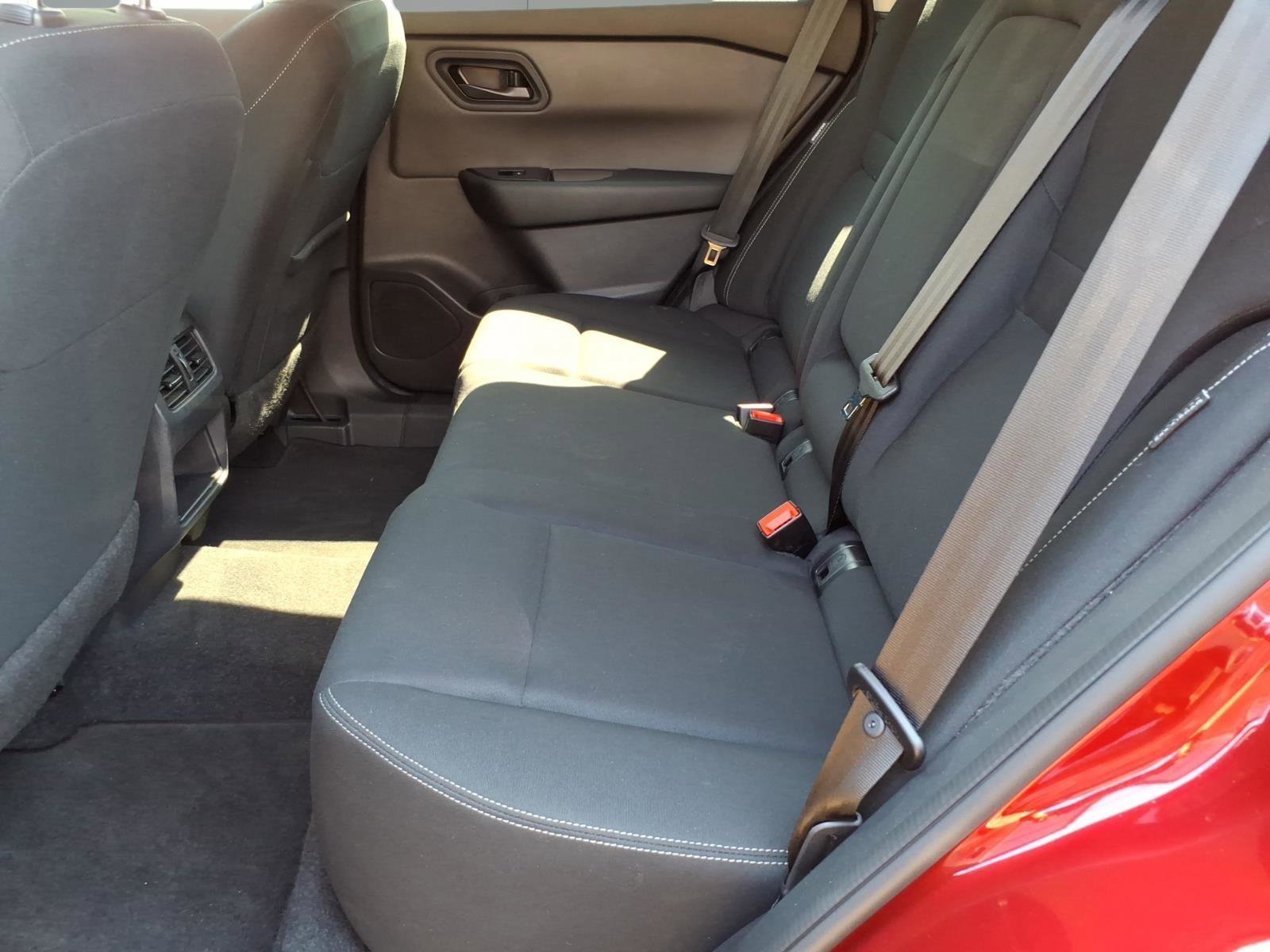 Used 2025 Nissan Rogue S image 8