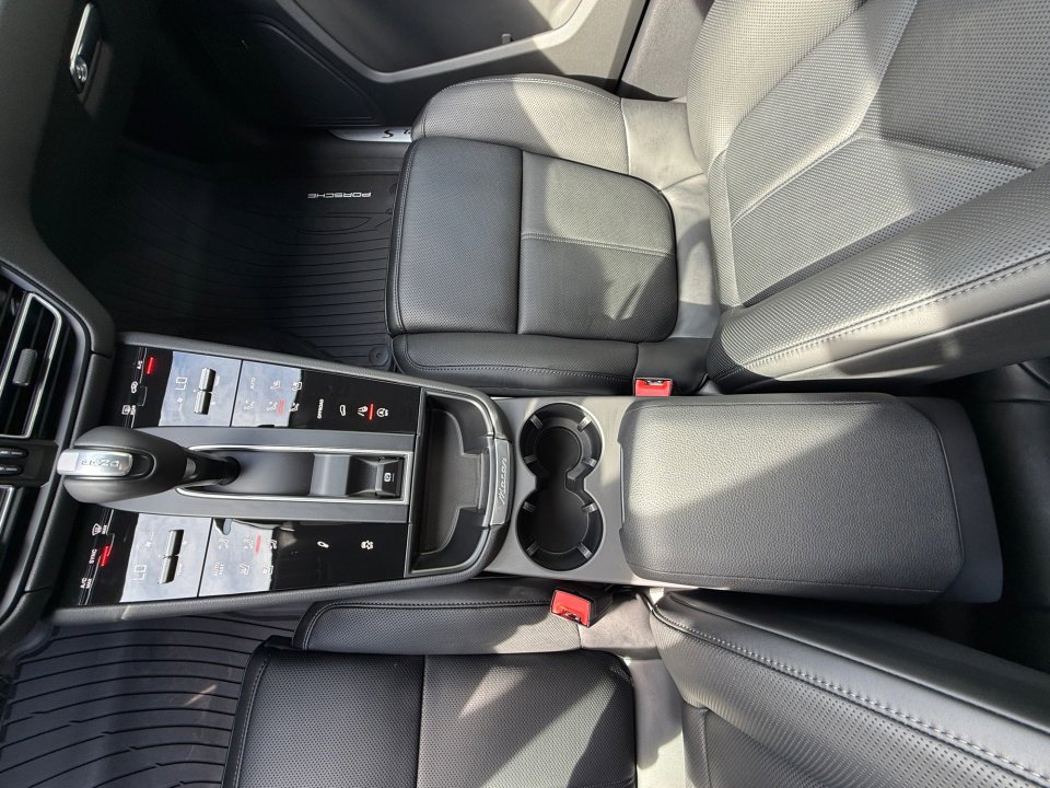 New 2026 Porsche Macan S image 18