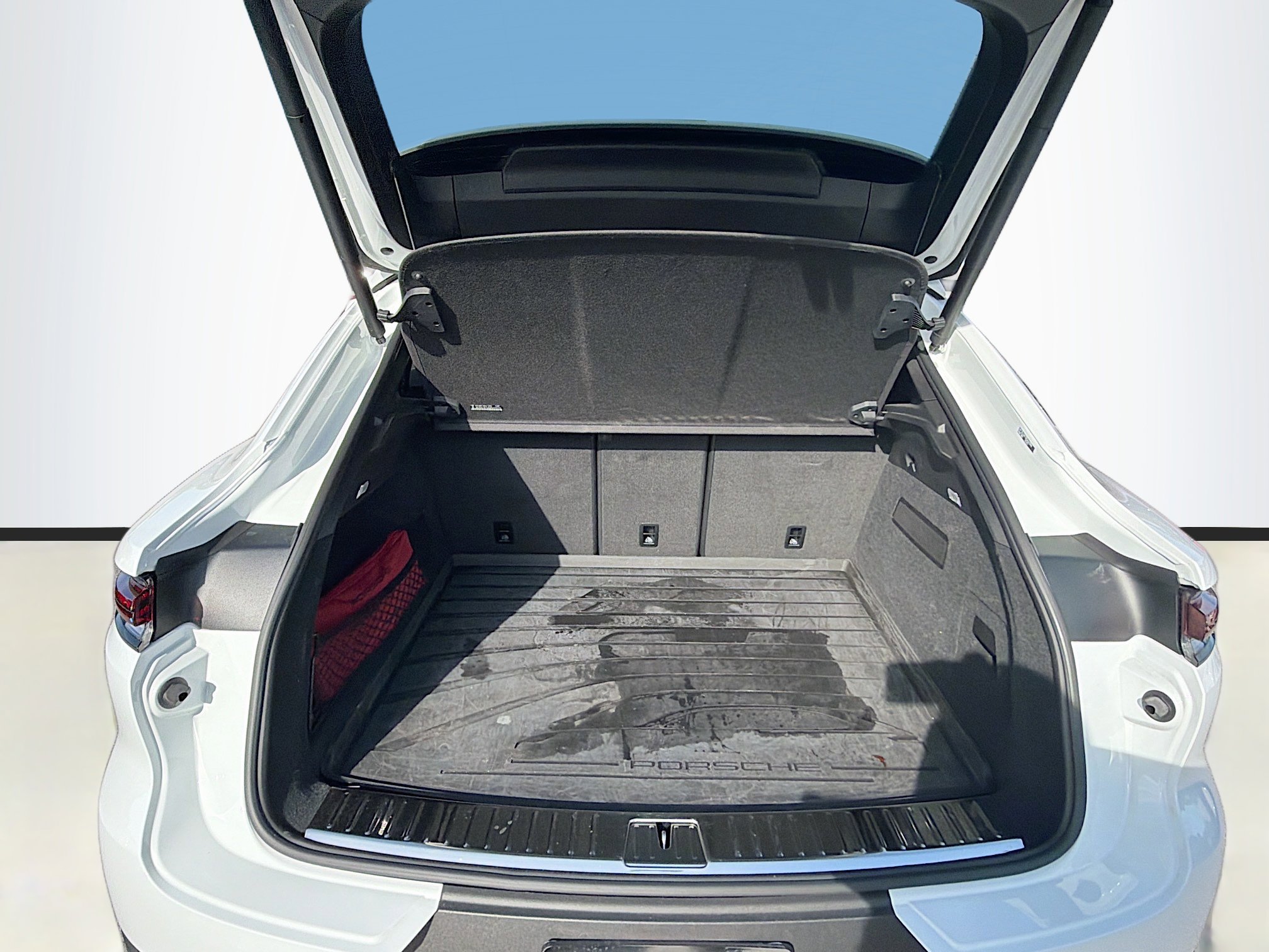 Used 2024 Porsche Cayenne S image 12