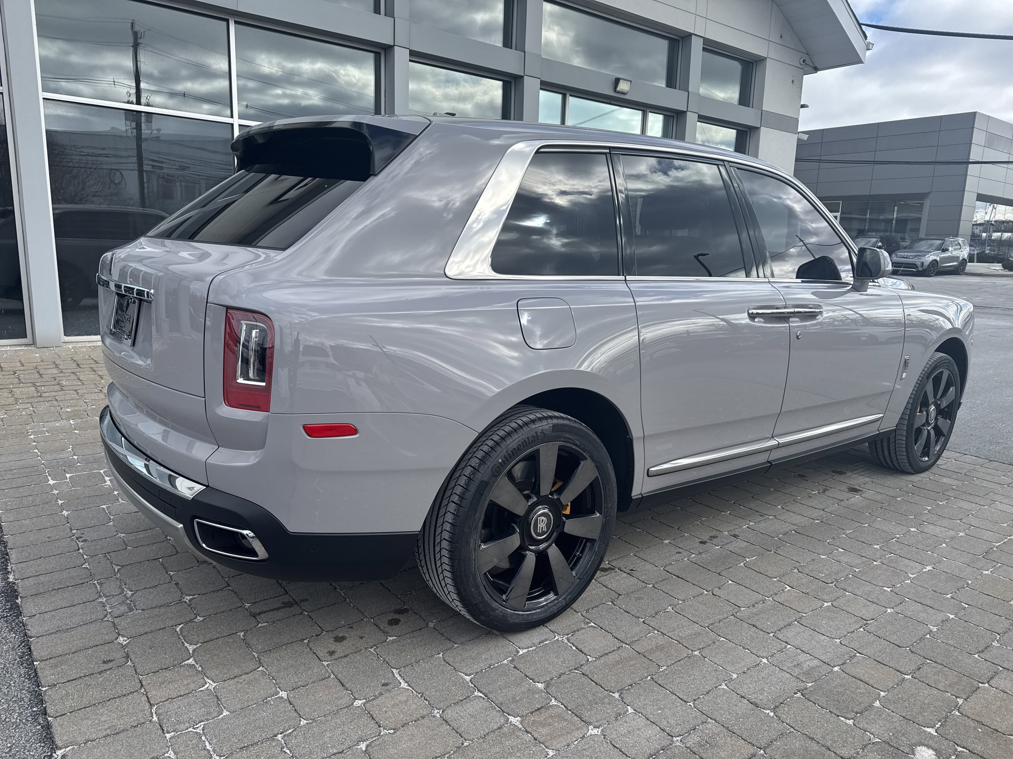 Used 2024 Rolls-Royce Cullinan w/ Interior Detailing Package image 11
