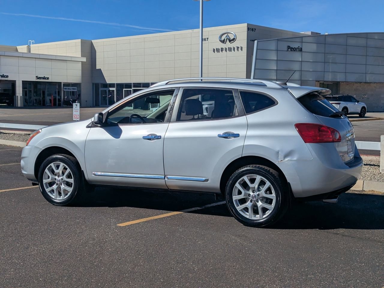 Used 2011 Nissan Rogue SV w/ SL Pkg image 4