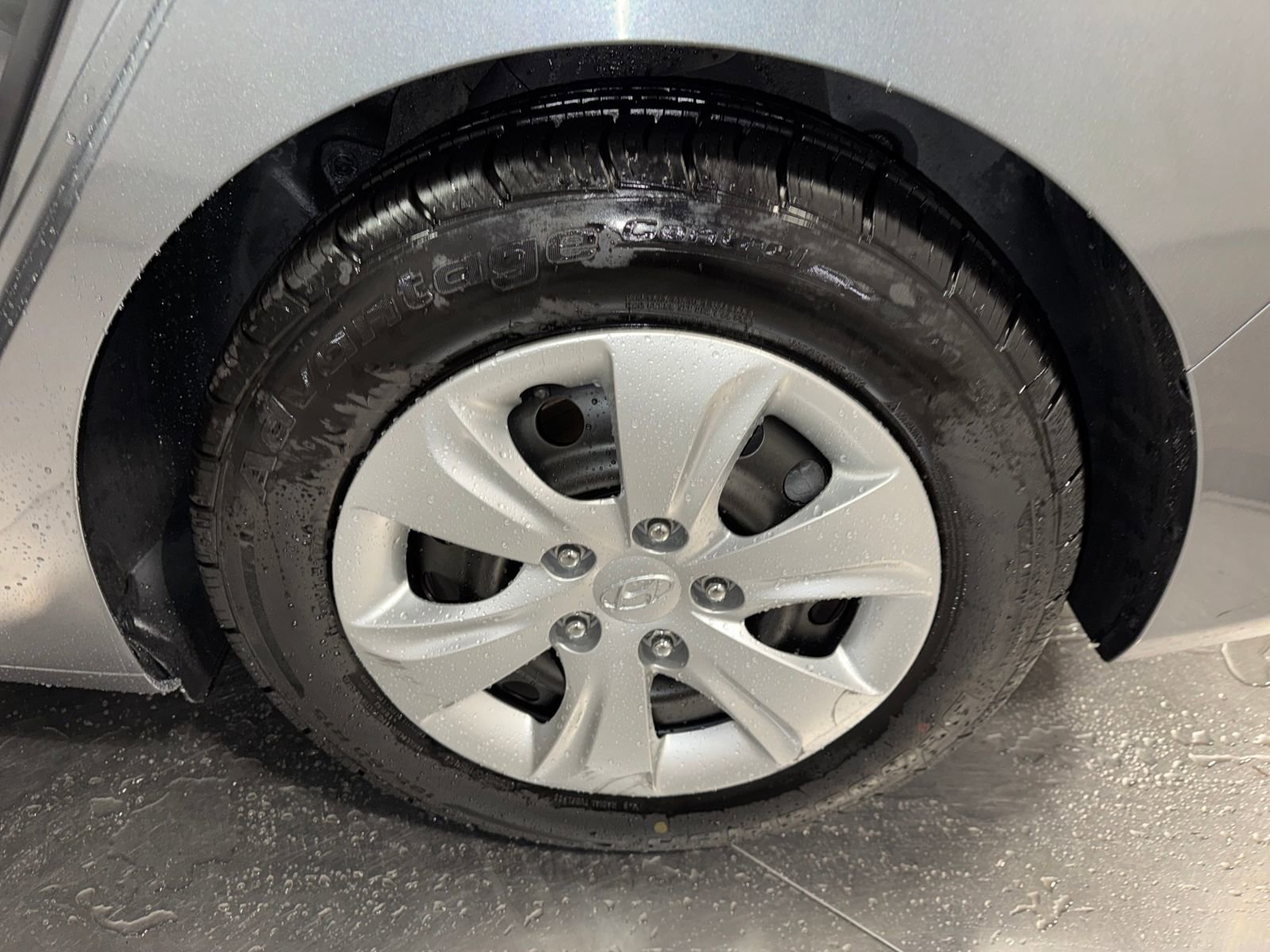 Used 2016 Hyundai Elantra SE image 12