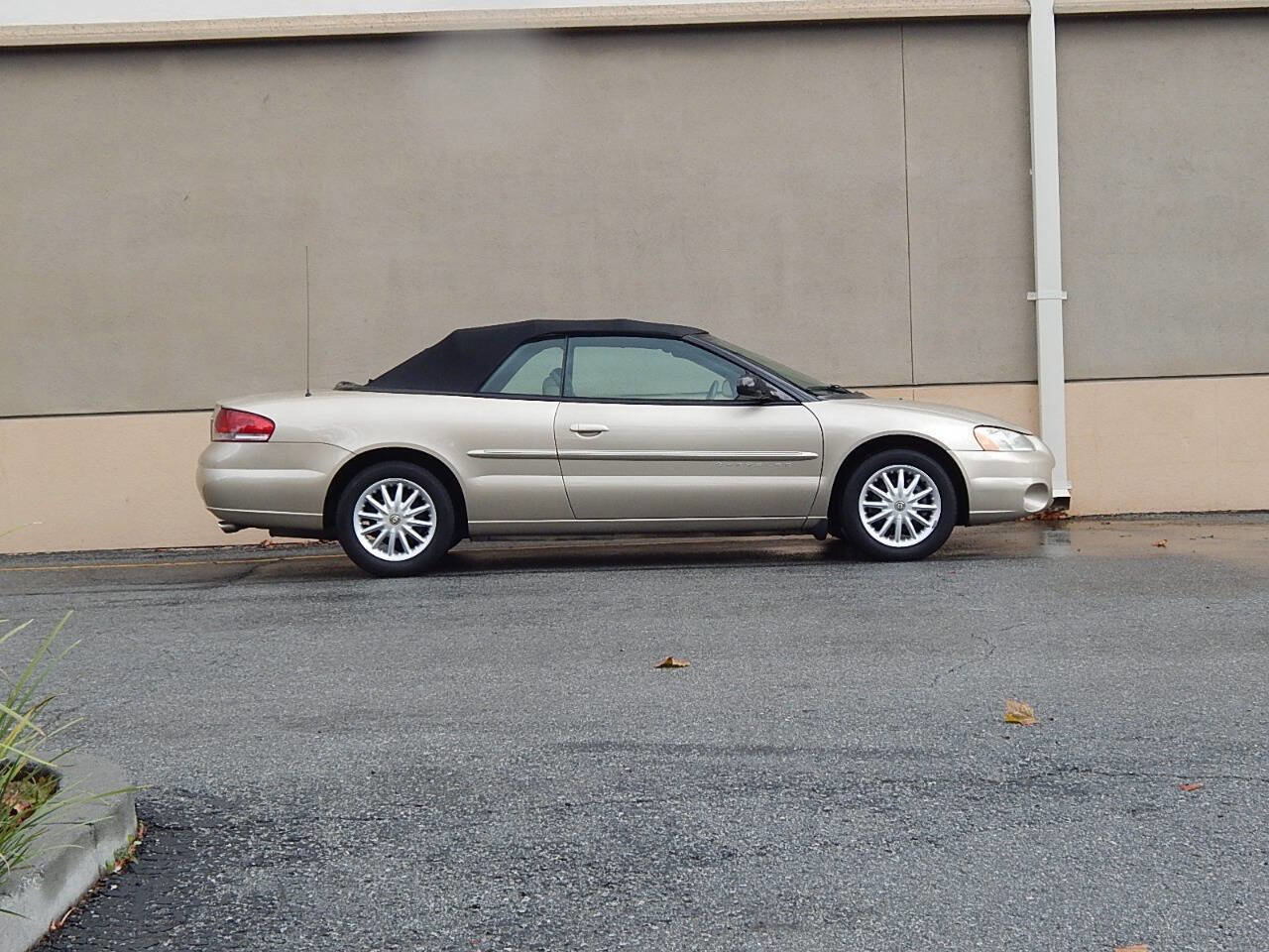 Used 2001 Chrysler Sebring LXi image 2
