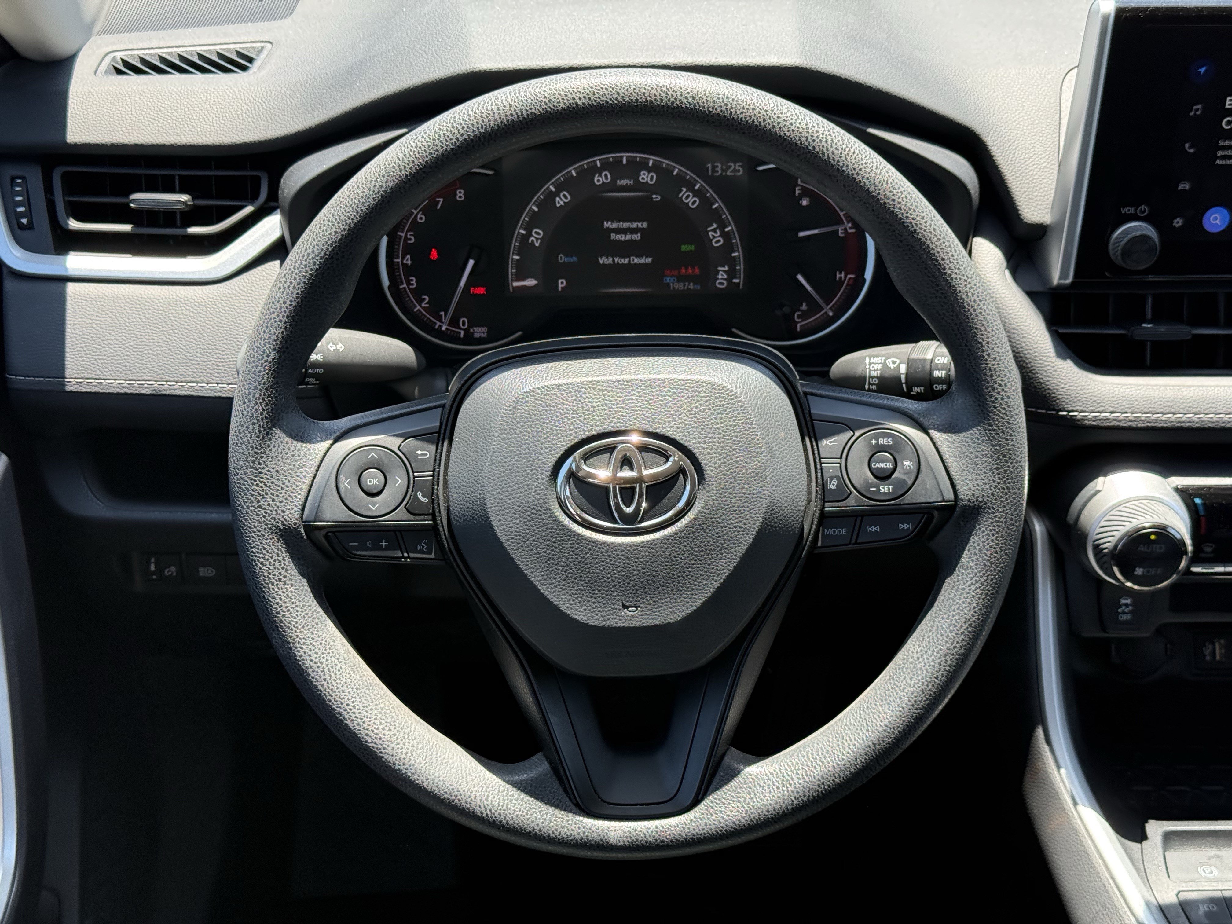Used 2025 Toyota RAV4 XLE FWD image 16