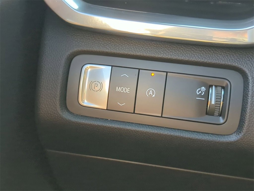 Used 2025 GMC Acadia Elevation image 16