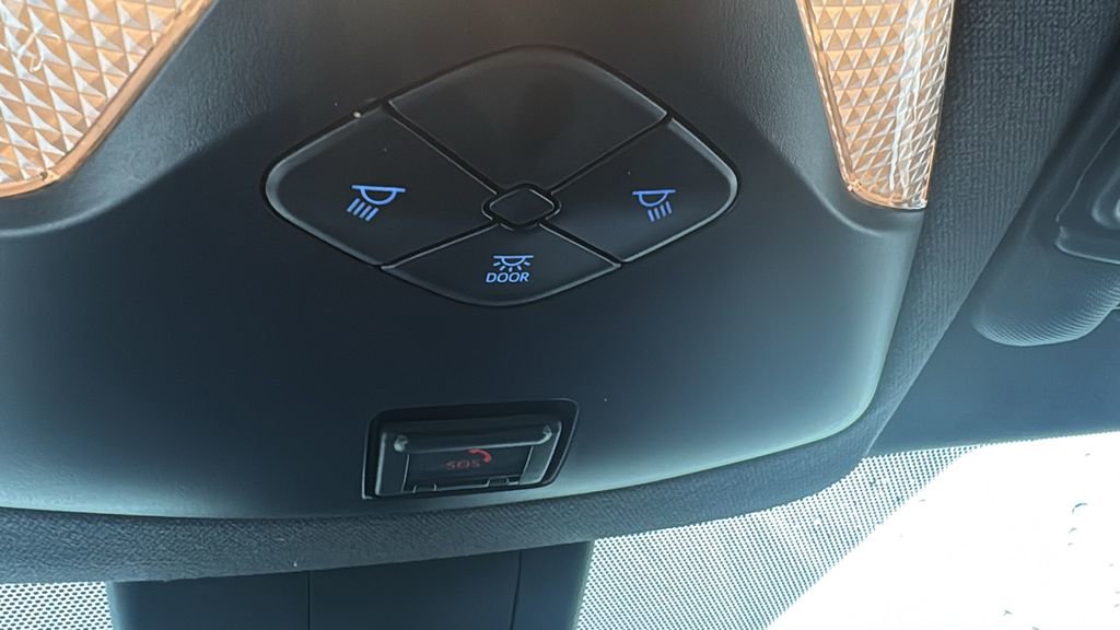 Used 2020 Toyota C-HR XLE image 30