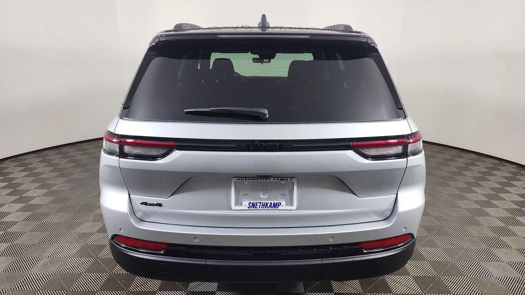 New 2025 Jeep Grand Cherokee Limited w/ Trailer Tow Package AWD/4WD image 7