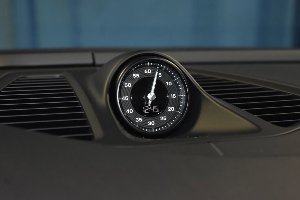 Used 2024 Porsche Macan 4 Electric image 12