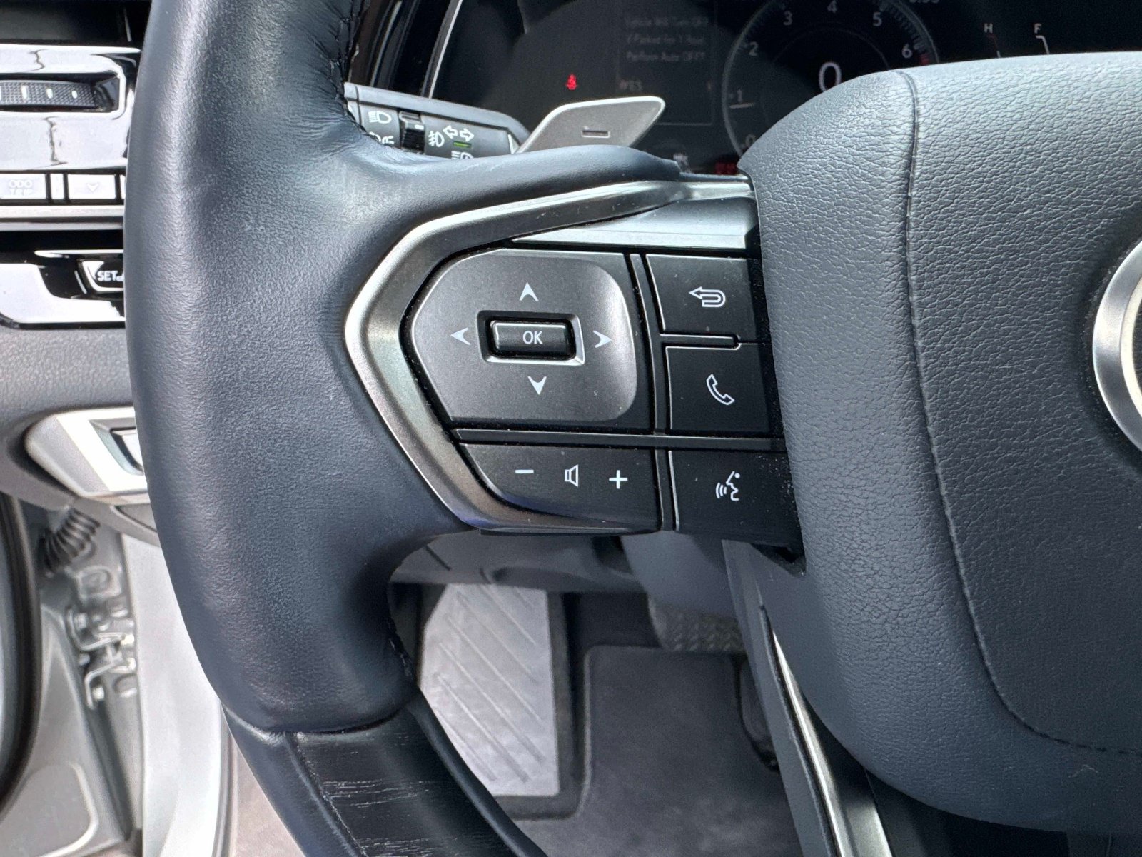 Used 2024 Lexus RX 350 Premium w/ Accessory Package (Z1) FWD image 32