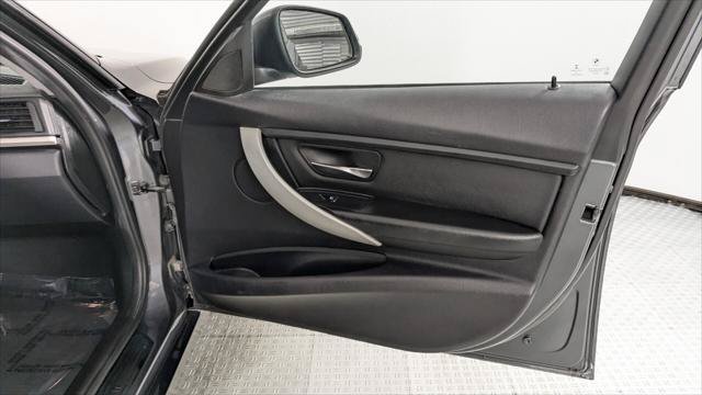 Used 2016 BMW 320i xDrive Sedan AWD/4WD image 23