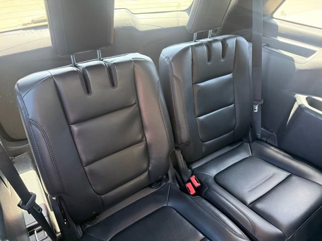 Used 2018 Ford Explorer XLT w/ Equipment Group 202A AWD/4WD image 11